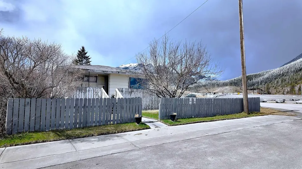 23 Mt Allen Drive Exshaw AB T0L2C0