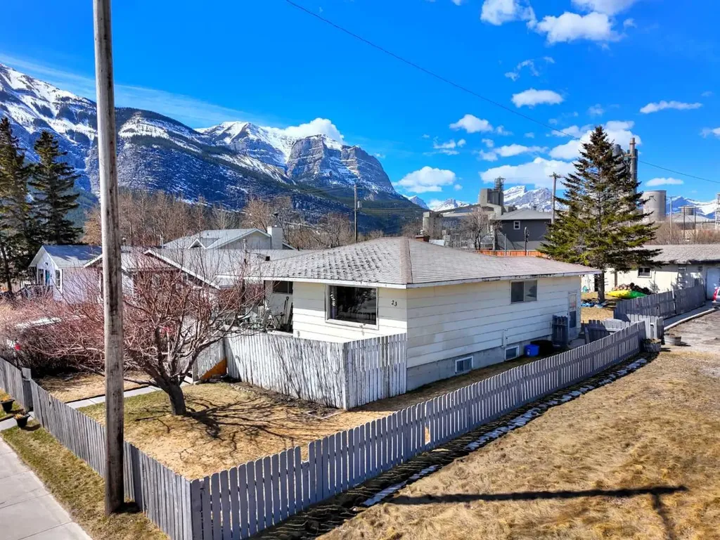 23 Mt Allen Drive Exshaw AB T0L2C0