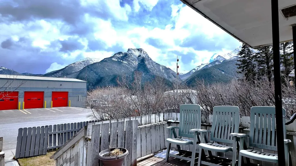 23 Mt Allen Drive Exshaw AB T0L2C0