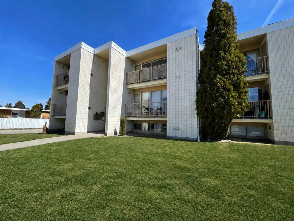 1327 Scenic Drive S Lethbridge AB T1K1M3