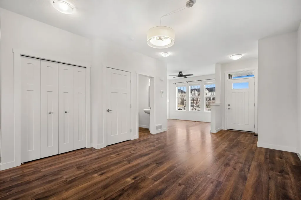 321 South Point Green Airdrie AB T4B4L1