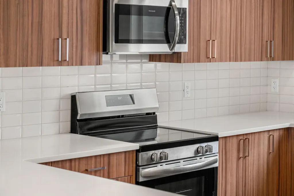 321 South Point Green Airdrie AB T4B4L1
