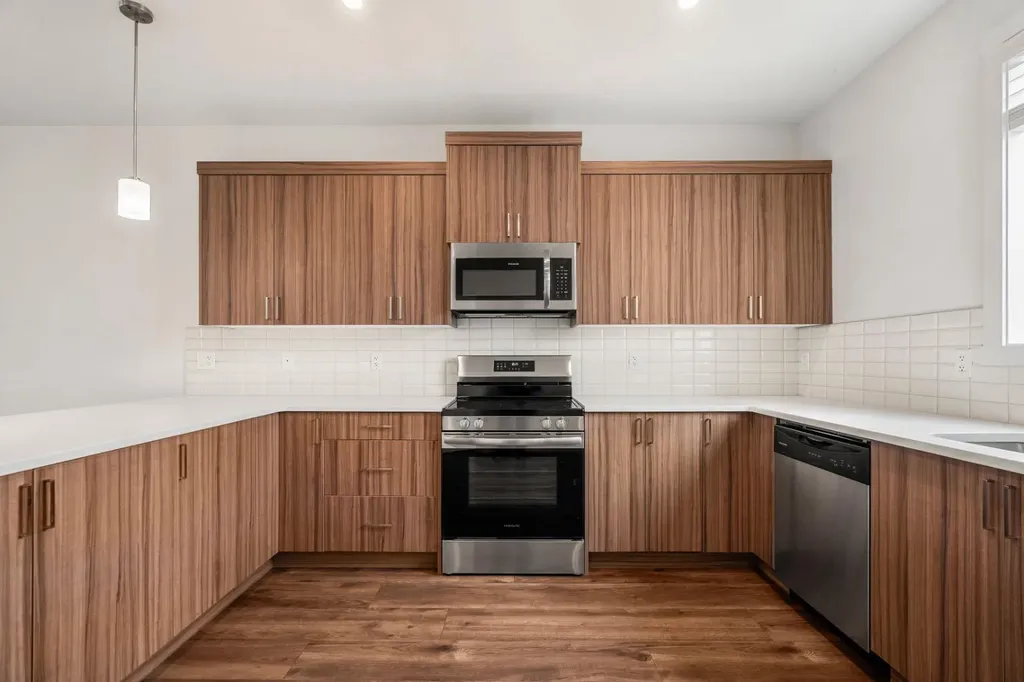 321 South Point Green Airdrie AB T4B4L1