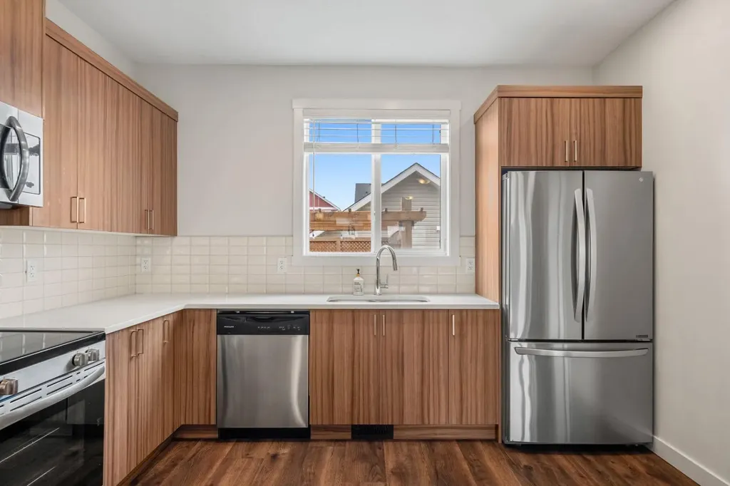 321 South Point Green Airdrie AB T4B4L1