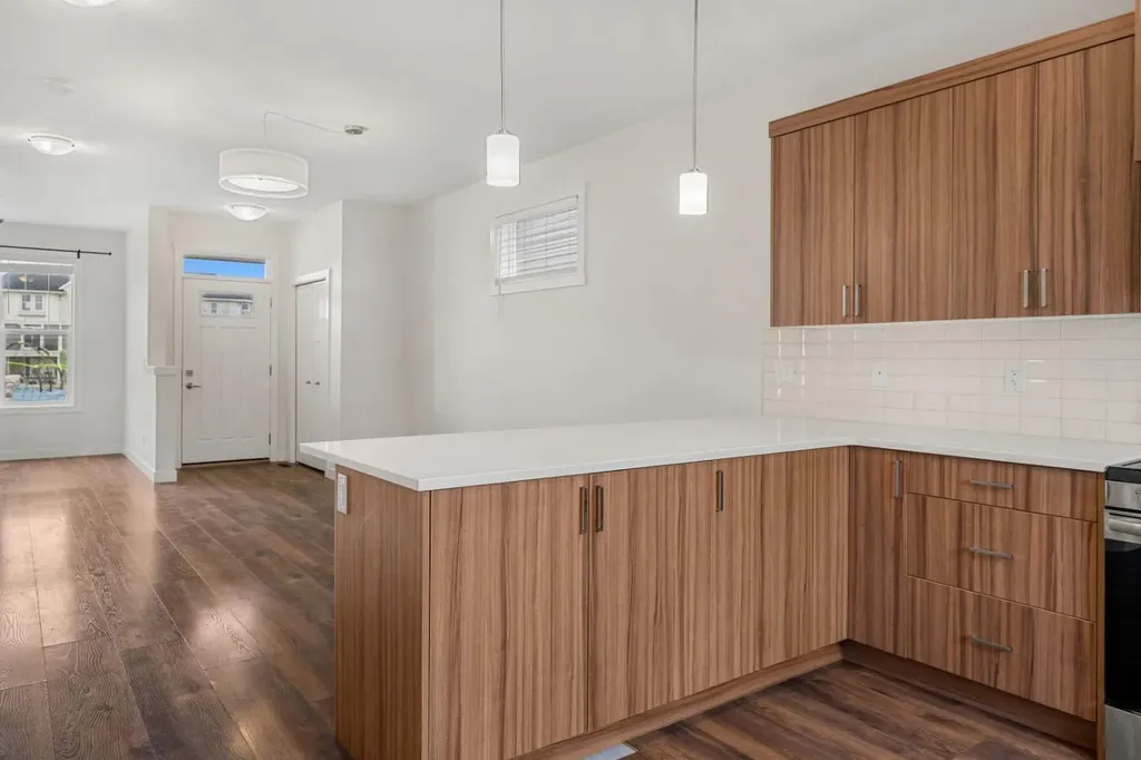 321 South Point Green Airdrie AB T4B4L1
