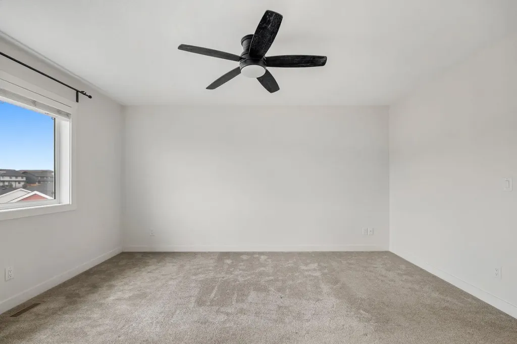 321 South Point Green Airdrie AB T4B4L1