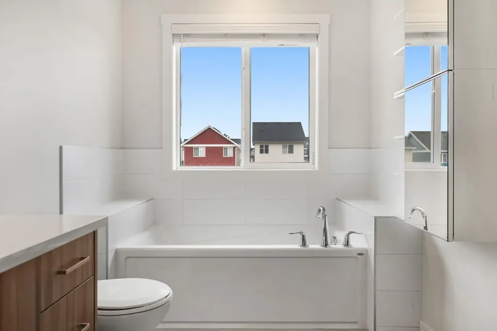 321 South Point Green Airdrie AB T4B4L1