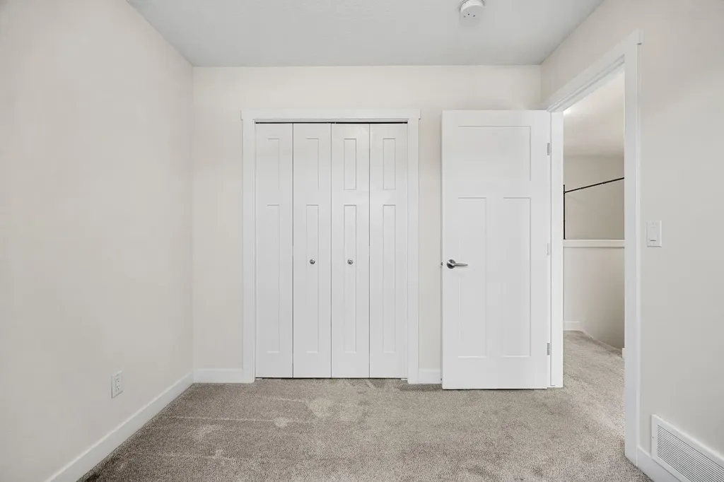 321 South Point Green Airdrie AB T4B4L1