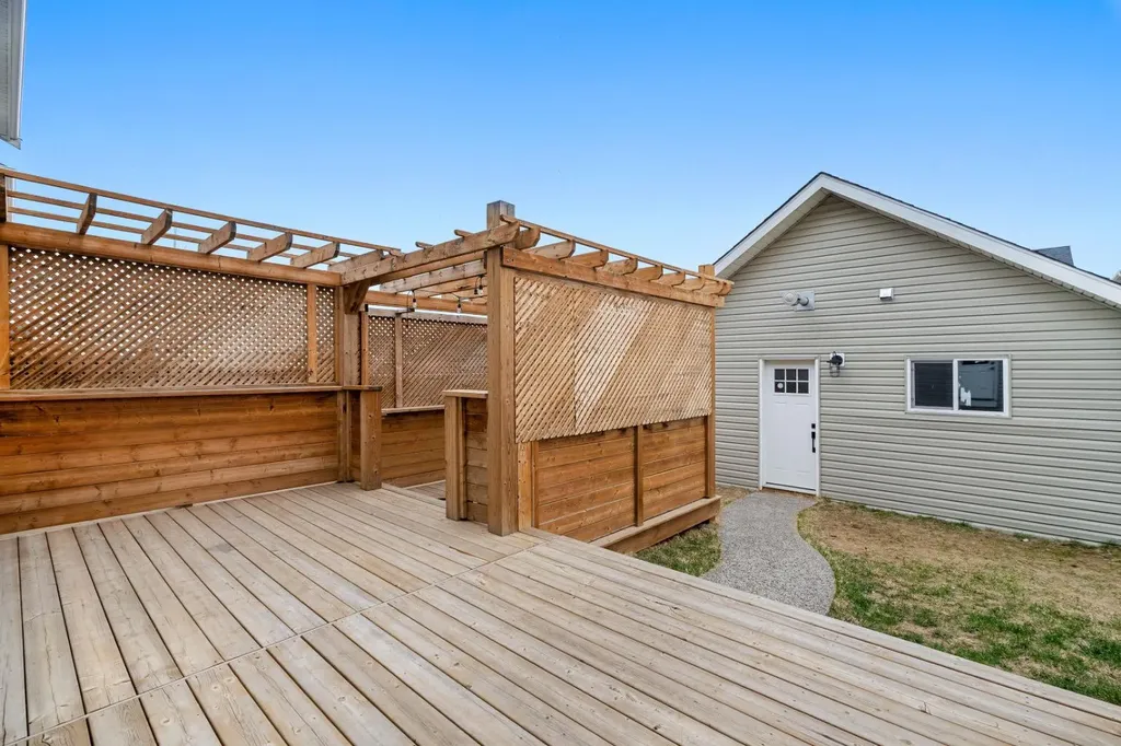 321 South Point Green Airdrie AB T4B4L1