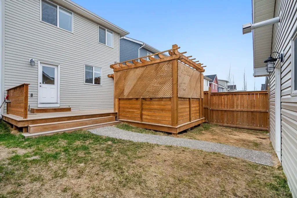 321 South Point Green Airdrie AB T4B4L1