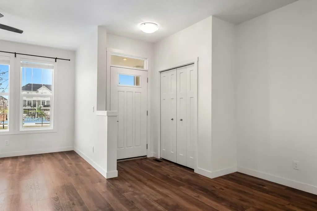 321 South Point Green Airdrie AB T4B4L1