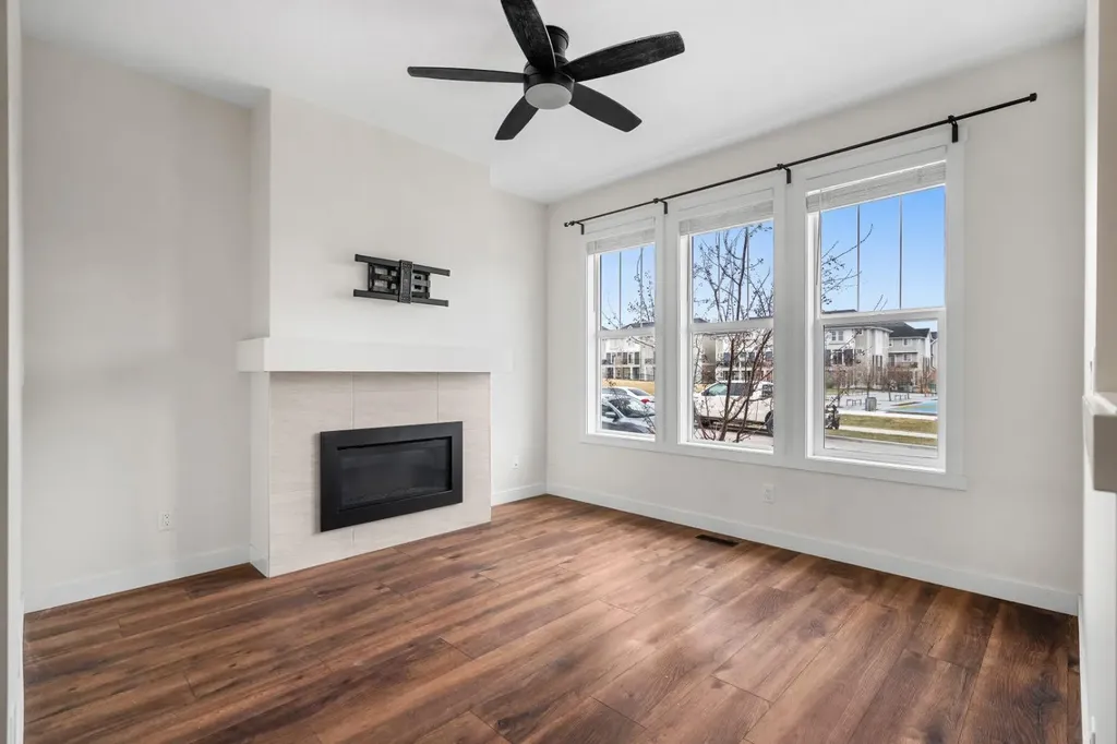 321 South Point Green Airdrie AB T4B4L1
