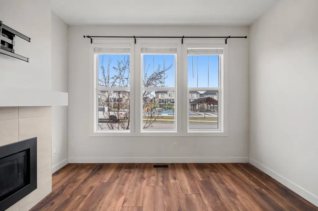 321 South Point Green Airdrie AB T4B4L1