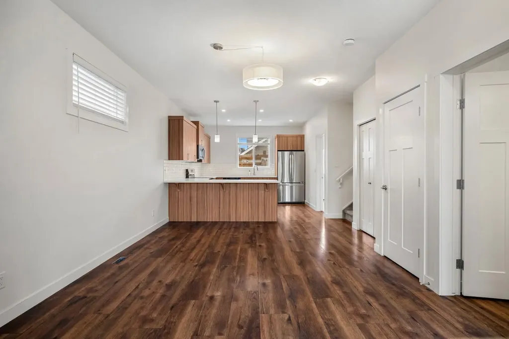 321 South Point Green Airdrie AB T4B4L1