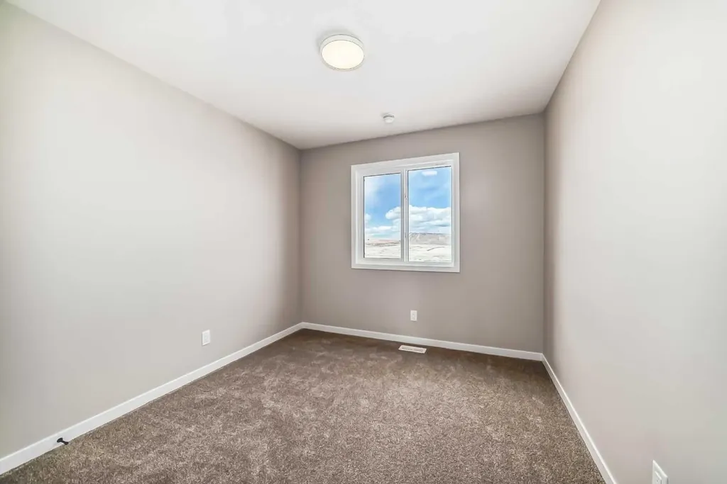 1098 Sawgrass Link NW Airdrie AB T4B5V2