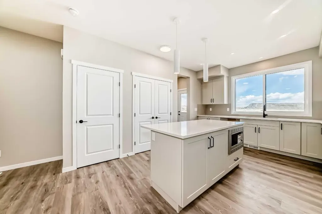 1098 Sawgrass Link NW Airdrie AB T4B5V2