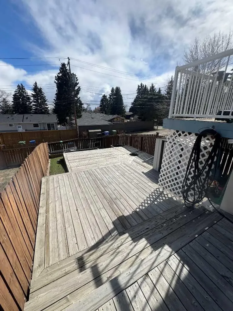 201 Holland Street NW Calgary AB T2K 2E9