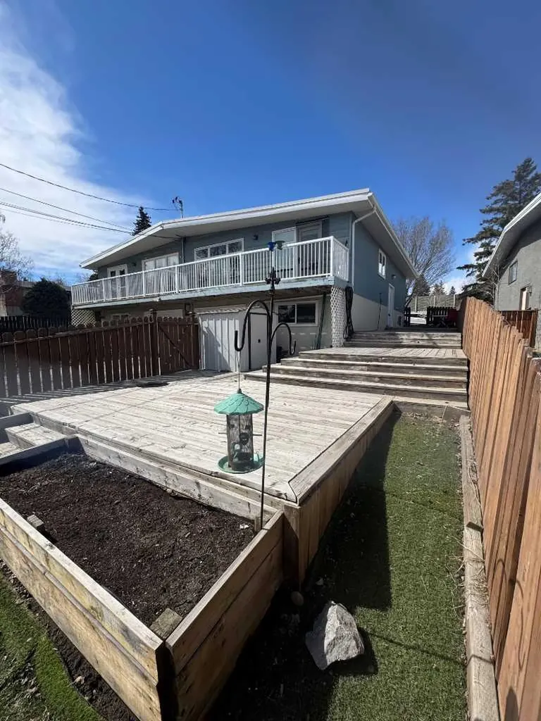201 Holland Street NW Calgary AB T2K 2E9