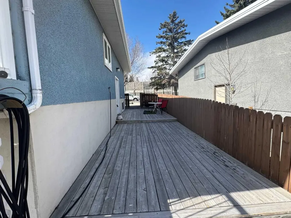 201 Holland Street NW Calgary AB T2K 2E9