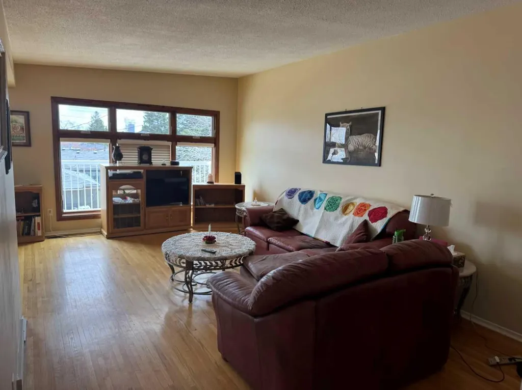 201 Holland Street NW Calgary AB T2K 2E9