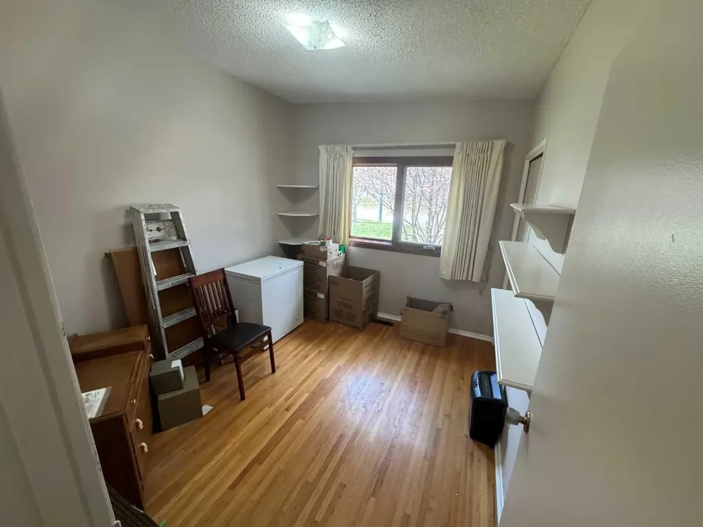 201 Holland Street NW Calgary AB T2K 2E9