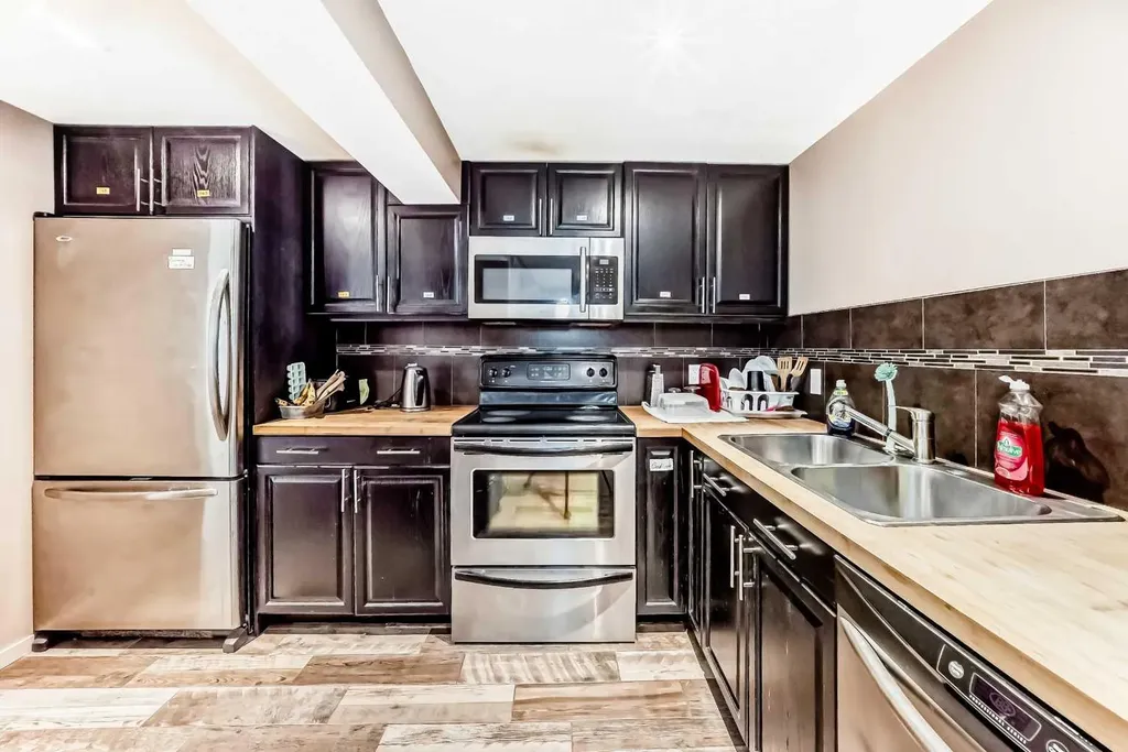 2508 Morley Trail NW Calgary AB T2M 4G6