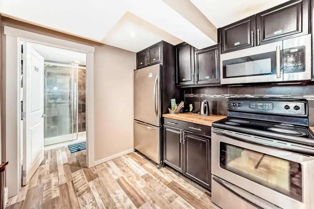 2508 Morley Trail NW Calgary AB T2M 4G6