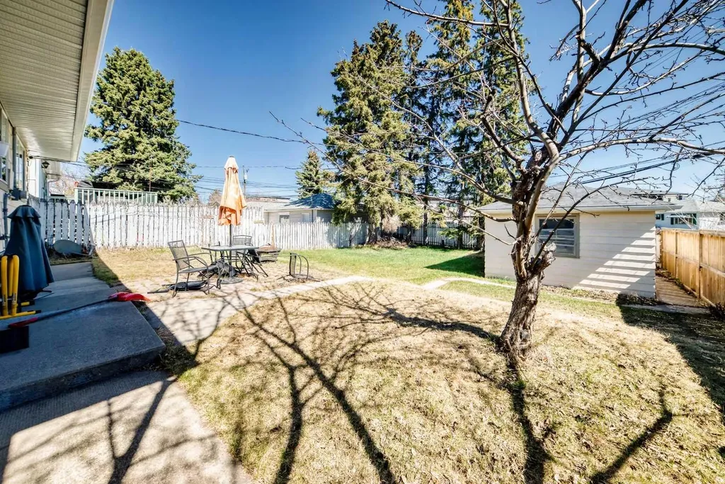 2508 Morley Trail NW Calgary AB T2M 4G6