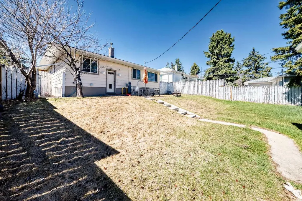 2508 Morley Trail NW Calgary AB T2M 4G6