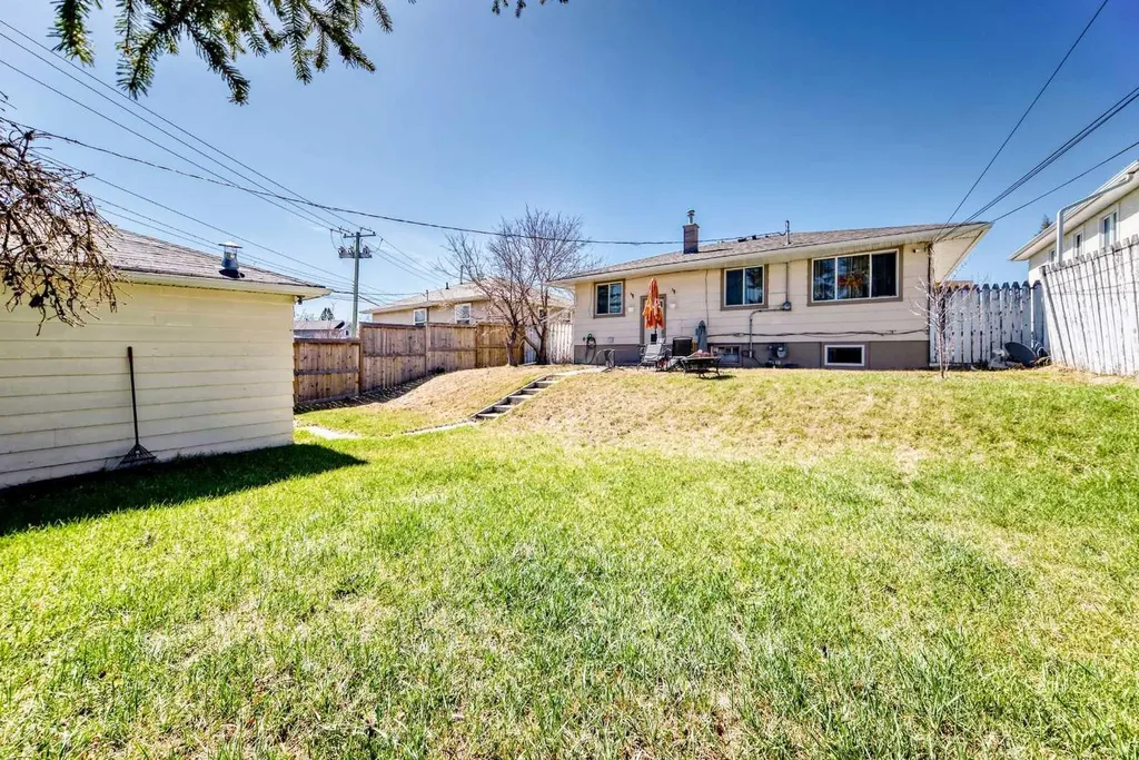 2508 Morley Trail NW Calgary AB T2M 4G6