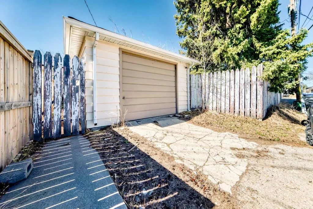 2508 Morley Trail NW Calgary AB T2M 4G6