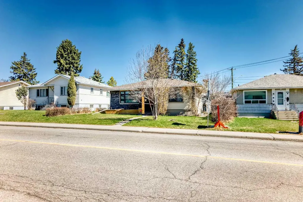 2508 Morley Trail NW Calgary AB T2M 4G6