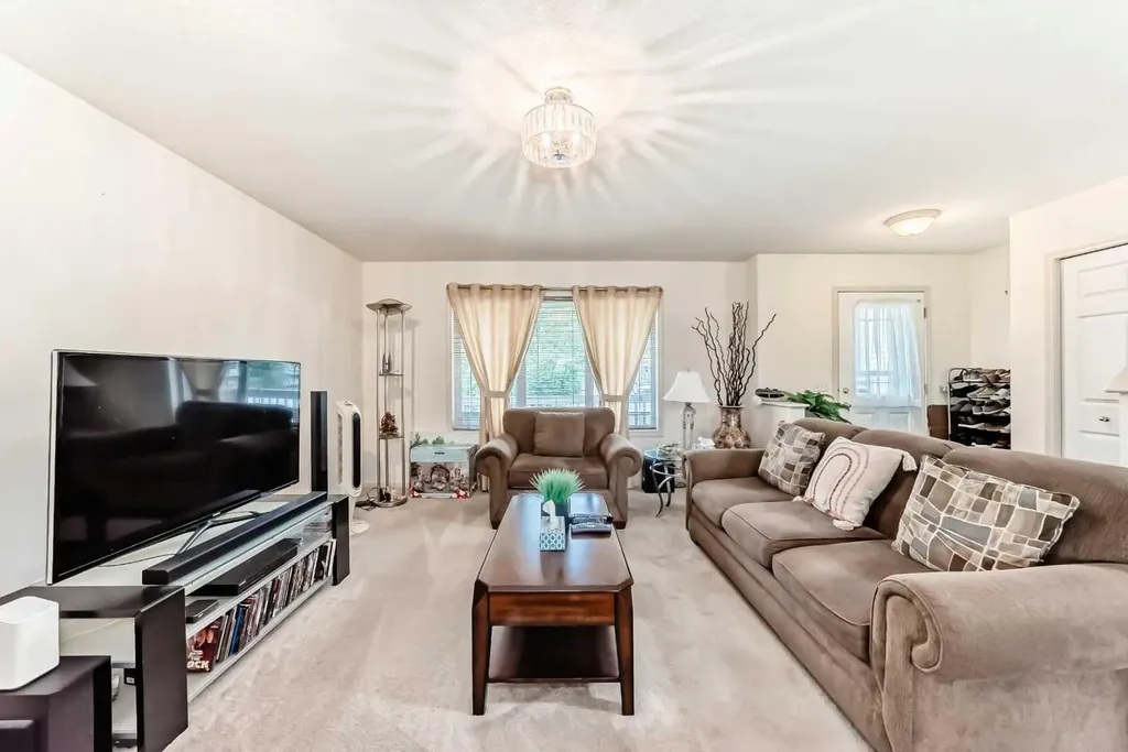 198 Copperfield Gardens SE Calgary AB T2Z 4C2