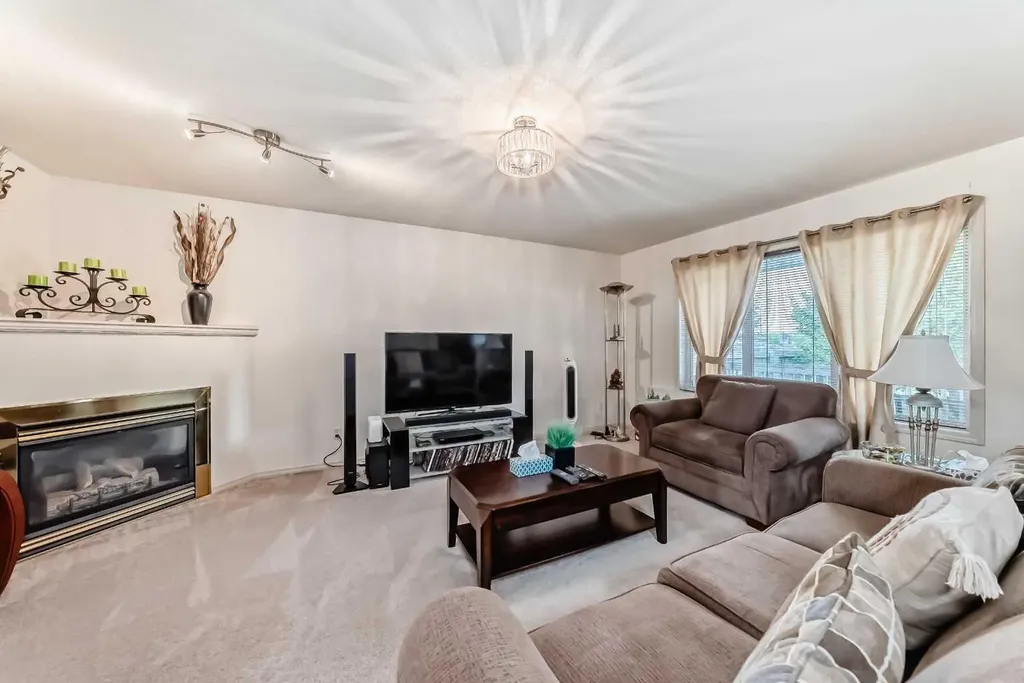 198 Copperfield Gardens SE Calgary AB T2Z 4C2