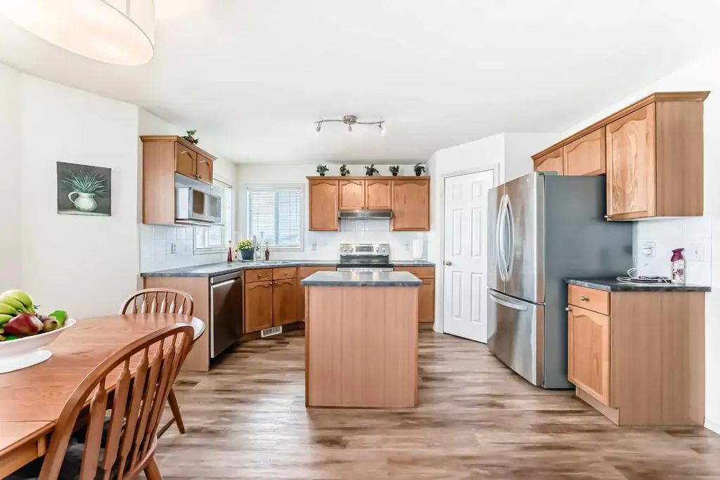 198 Copperfield Gardens SE Calgary AB T2Z 4C2
