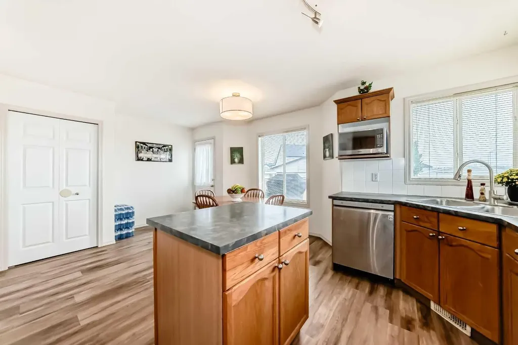 198 Copperfield Gardens SE Calgary AB T2Z 4C2