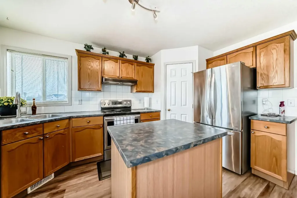 198 Copperfield Gardens SE Calgary AB T2Z 4C2
