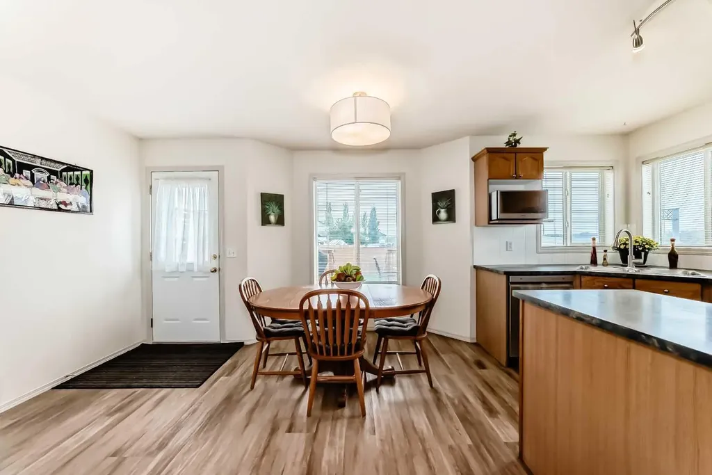 198 Copperfield Gardens SE Calgary AB T2Z 4C2