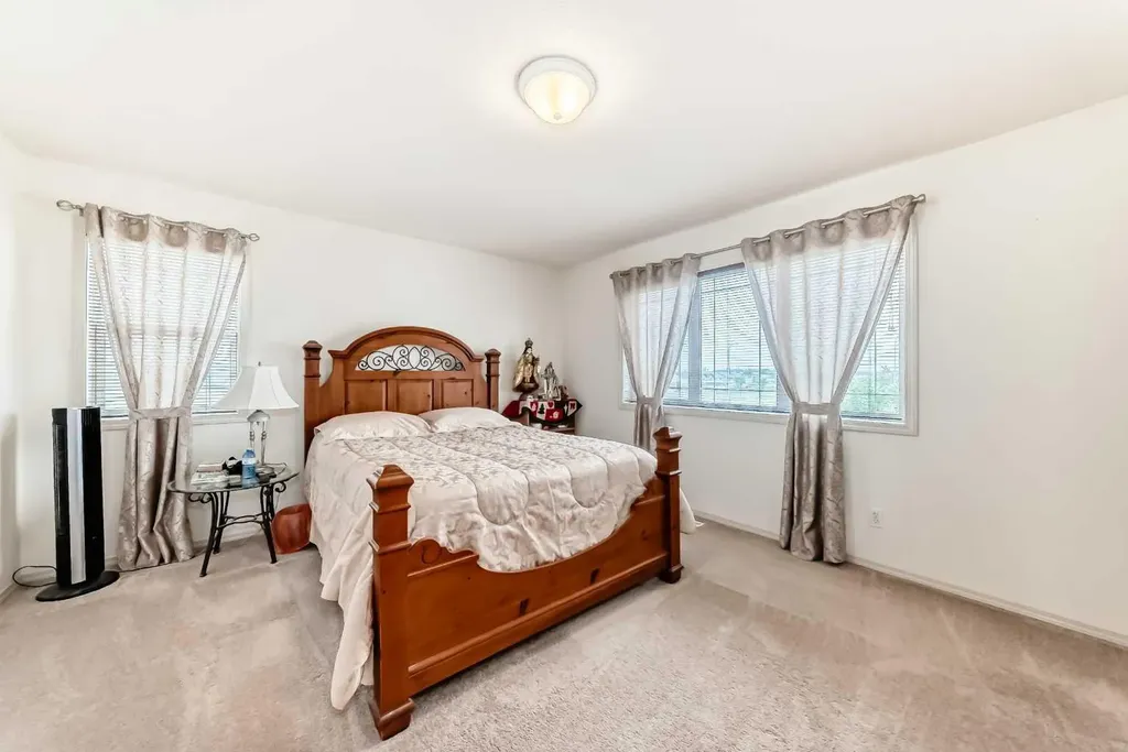 198 Copperfield Gardens SE Calgary AB T2Z 4C2