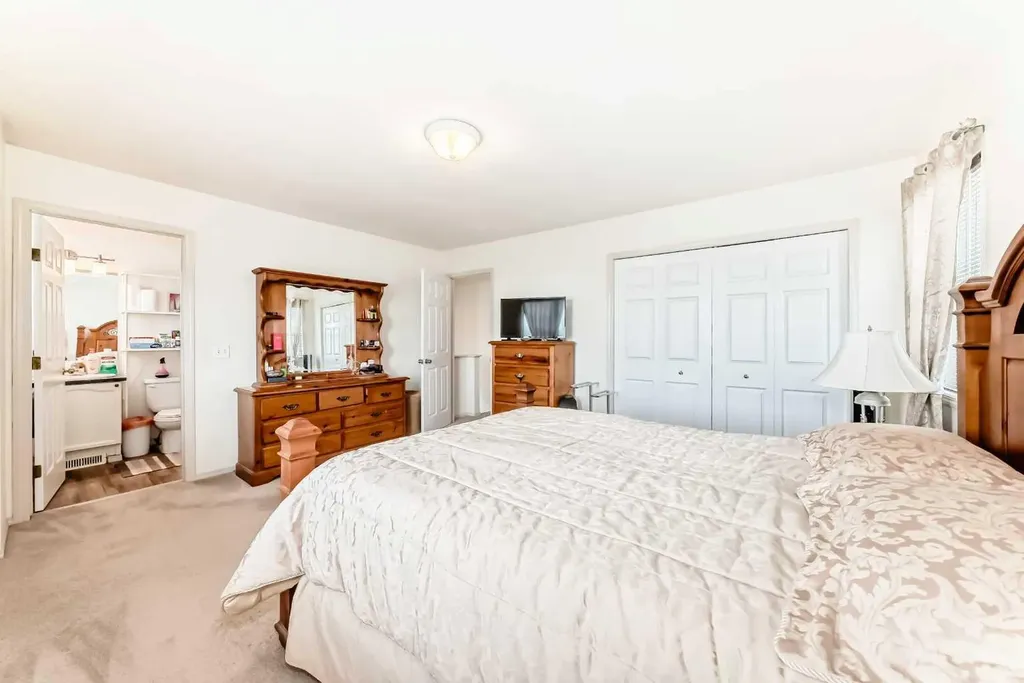198 Copperfield Gardens SE Calgary AB T2Z 4C2