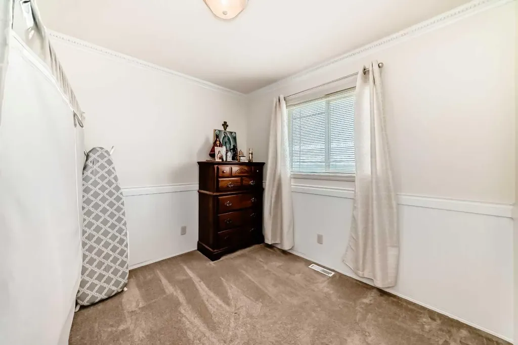 198 Copperfield Gardens SE Calgary AB T2Z 4C2
