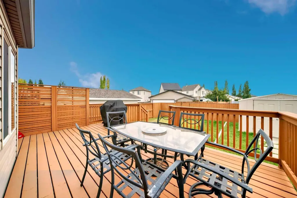 198 Copperfield Gardens SE Calgary AB T2Z 4C2