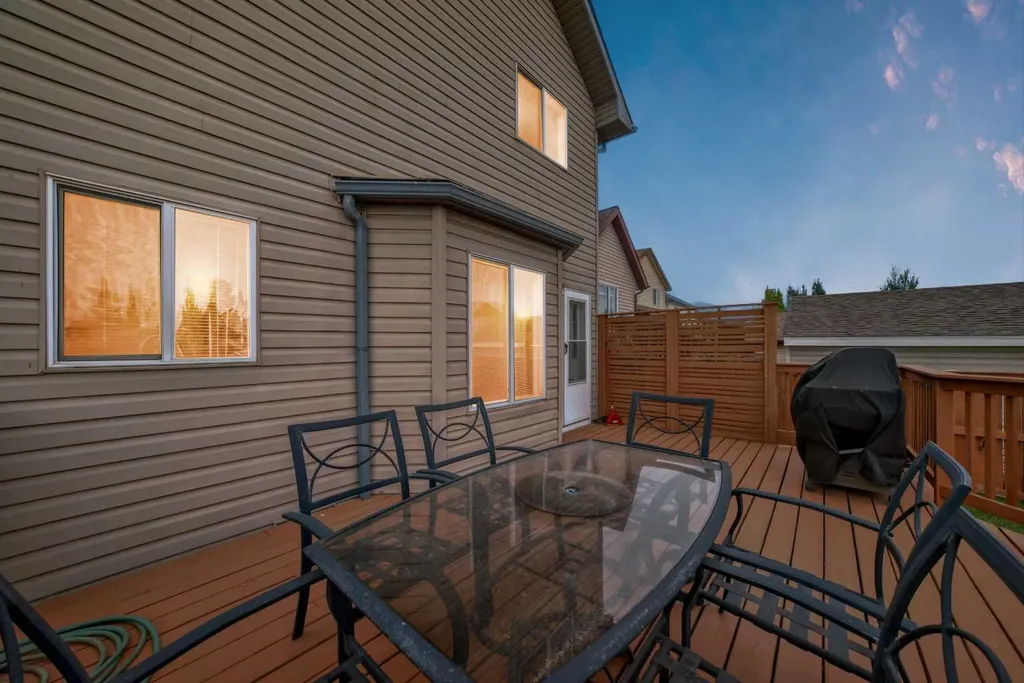 198 Copperfield Gardens SE Calgary AB T2Z 4C2