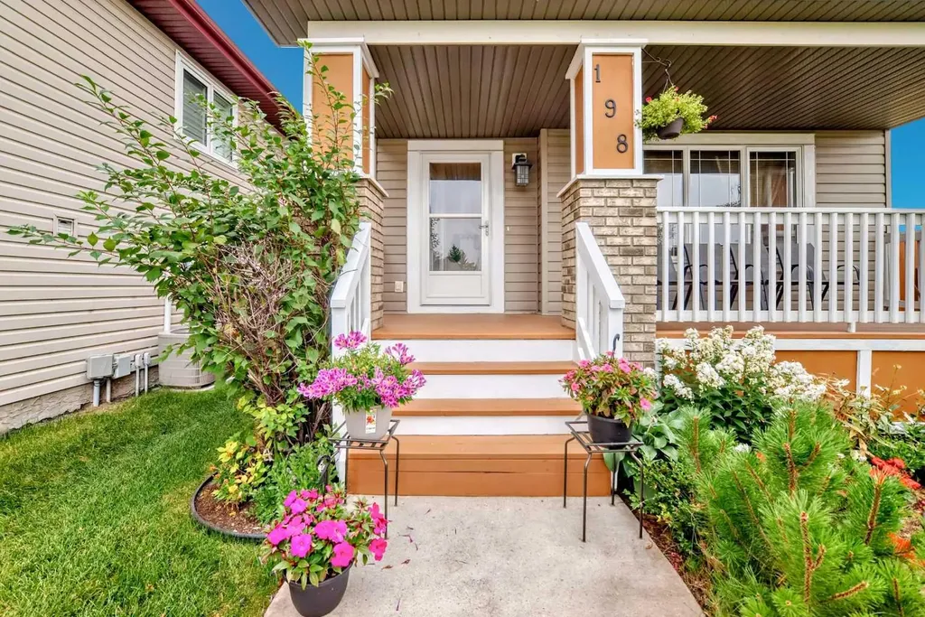 198 Copperfield Gardens SE Calgary AB T2Z 4C2