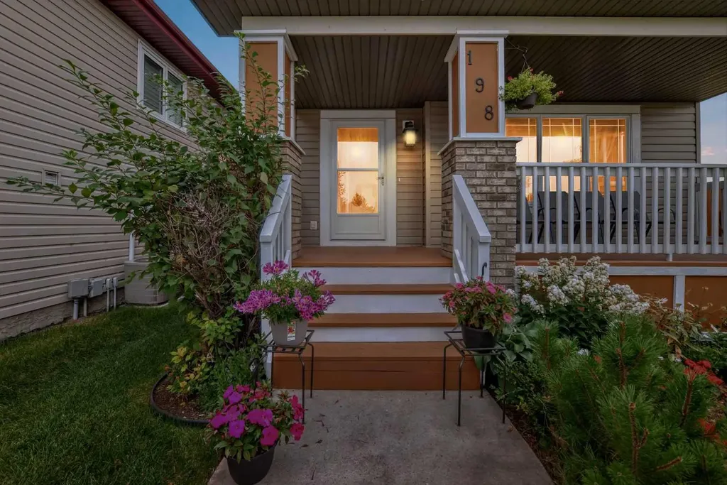 198 Copperfield Gardens SE Calgary AB T2Z 4C2