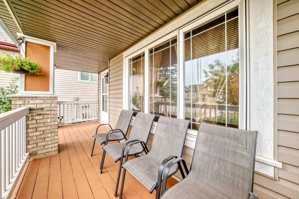 198 Copperfield Gardens SE Calgary AB T2Z 4C2