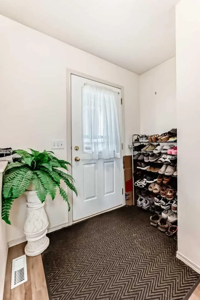 198 Copperfield Gardens SE Calgary AB T2Z 4C2