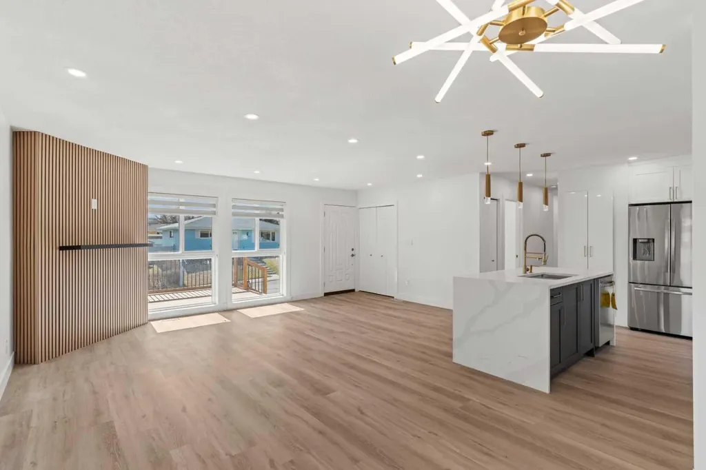 304 Huntbourne Hill NE Calgary AB T2K 3Y4