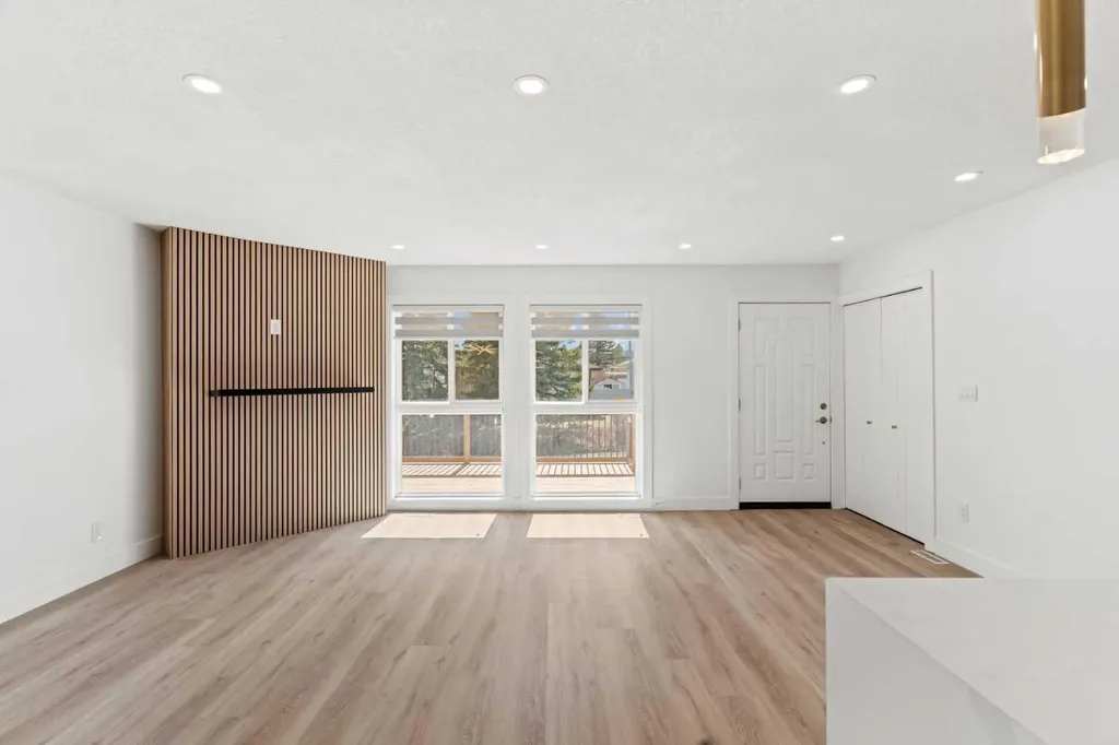 304 Huntbourne Hill NE Calgary AB T2K 3Y4