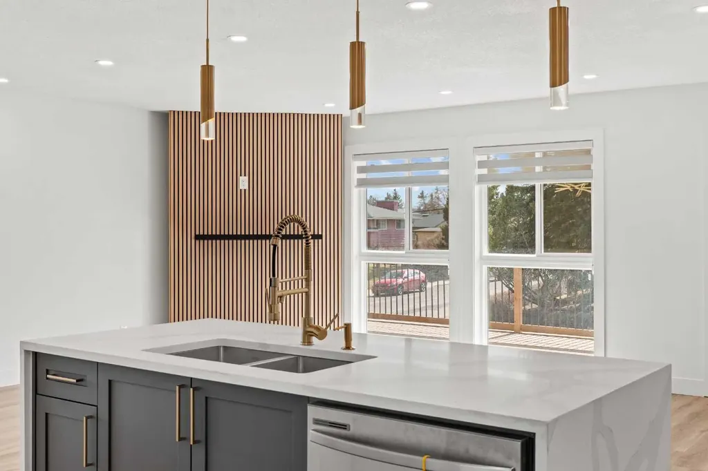 304 Huntbourne Hill NE Calgary AB T2K 3Y4
